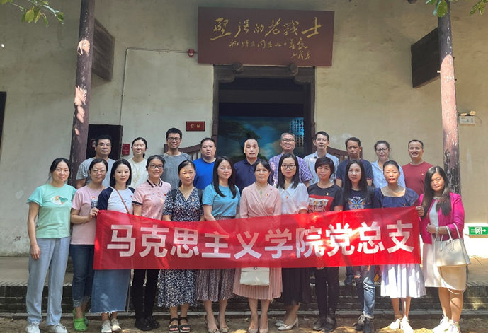 参观徐特立故居