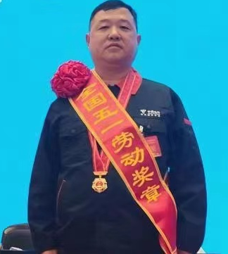 优秀校友：李美斌--“全国五一劳动奖章”获得者